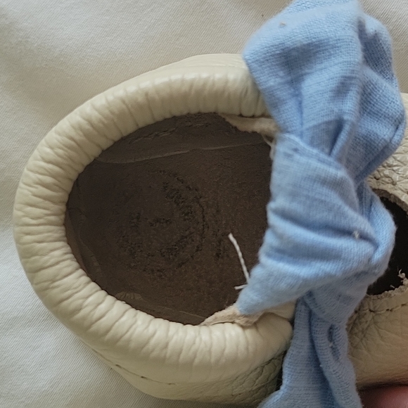 Freshly Picked Blue Bow Leather Moccasins - Picture 5 of 7